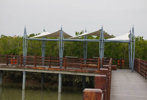 茂名水东湾公园海边栈道膜结构景观